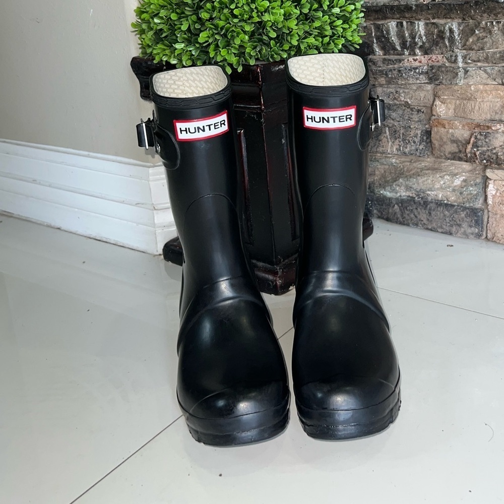 ‼️🚨SOLD ‼️🚨Hunter Black Rain Boots - Picture 2 of 15